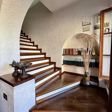 アパート La Casa Del Castello モンテメラノ